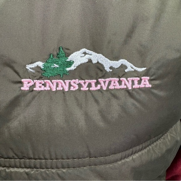 Pennsylvania Embroidered Olive Green Faux Fur Trim Puffer Vest Size Medium - Picture 3 of 12